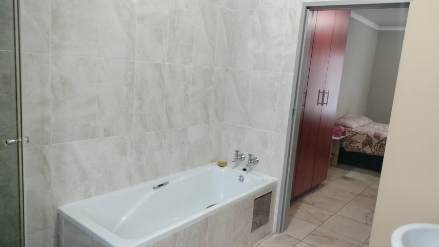 To Let 3 Bedroom Property for Rent in Waterval East North West